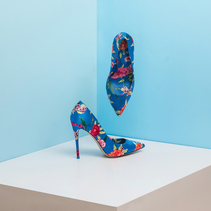 Aldo フローラルサテン パンプス